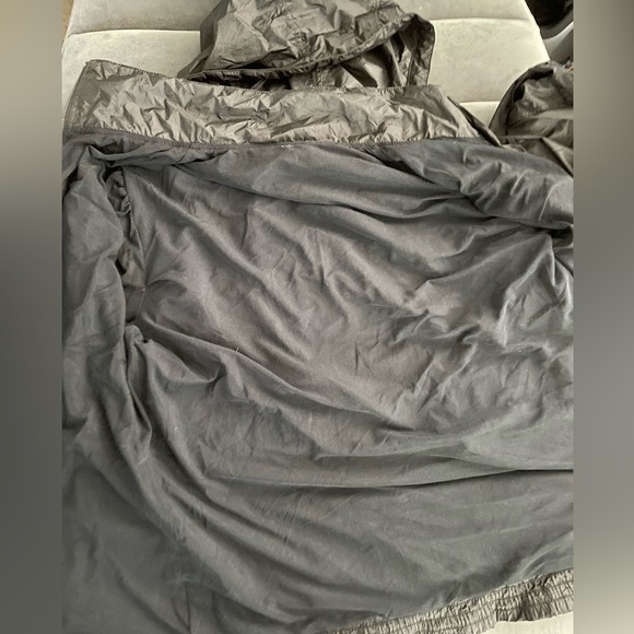 Older Lululemon Belted Windbreaker - Picture 6 of 6